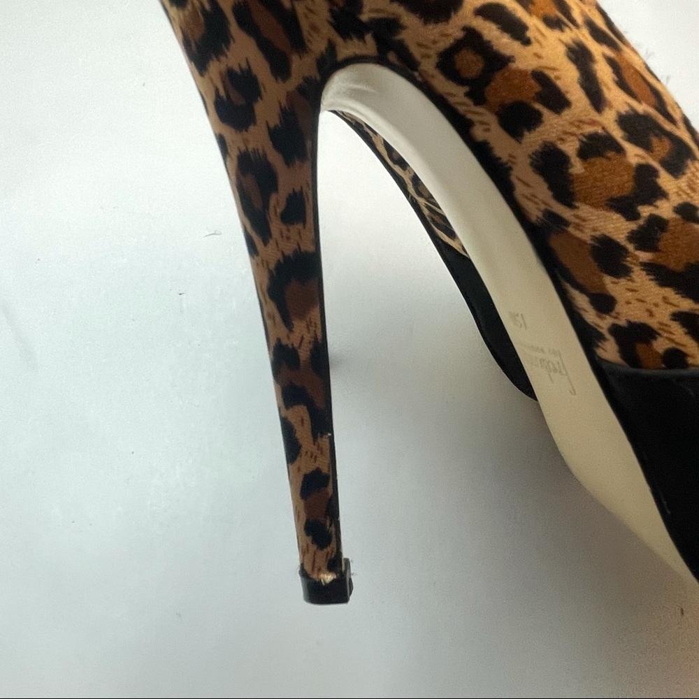 Frederick’s Cheetah Print Platform Stripper Heels Size 7.5 - Picture 9 of 12